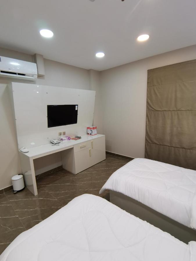 Marina Hotel